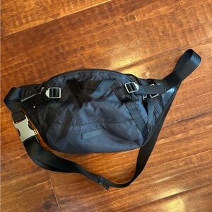 Athleta Excursion Fanny Bag